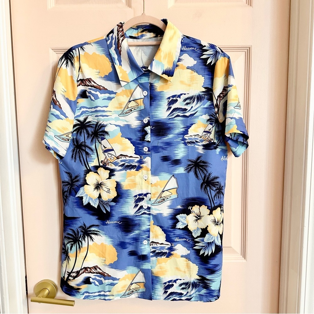 Blue kite sailing Hawaiian button up